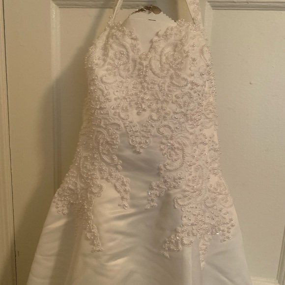 Wedding dress. Front & Back. - Picture 4 of 6